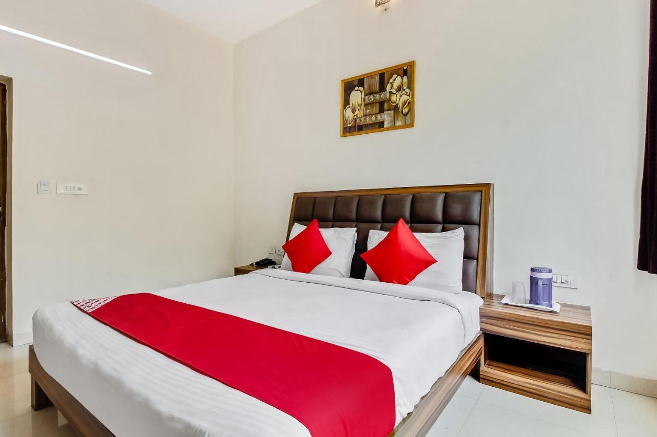 Oyo 10213 Hotel Panache Mathura Dış mekan fotoğraf