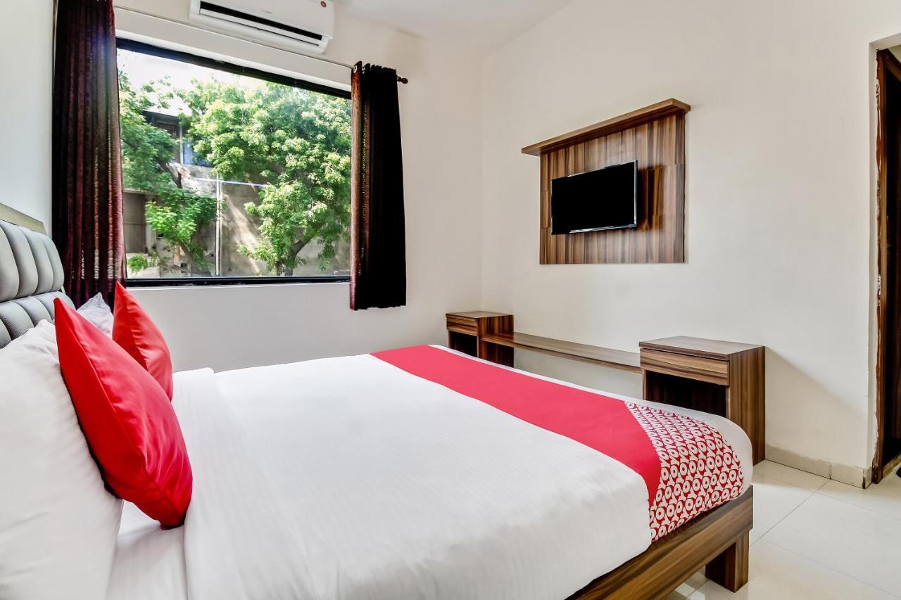 Oyo 10213 Hotel Panache Mathura Dış mekan fotoğraf