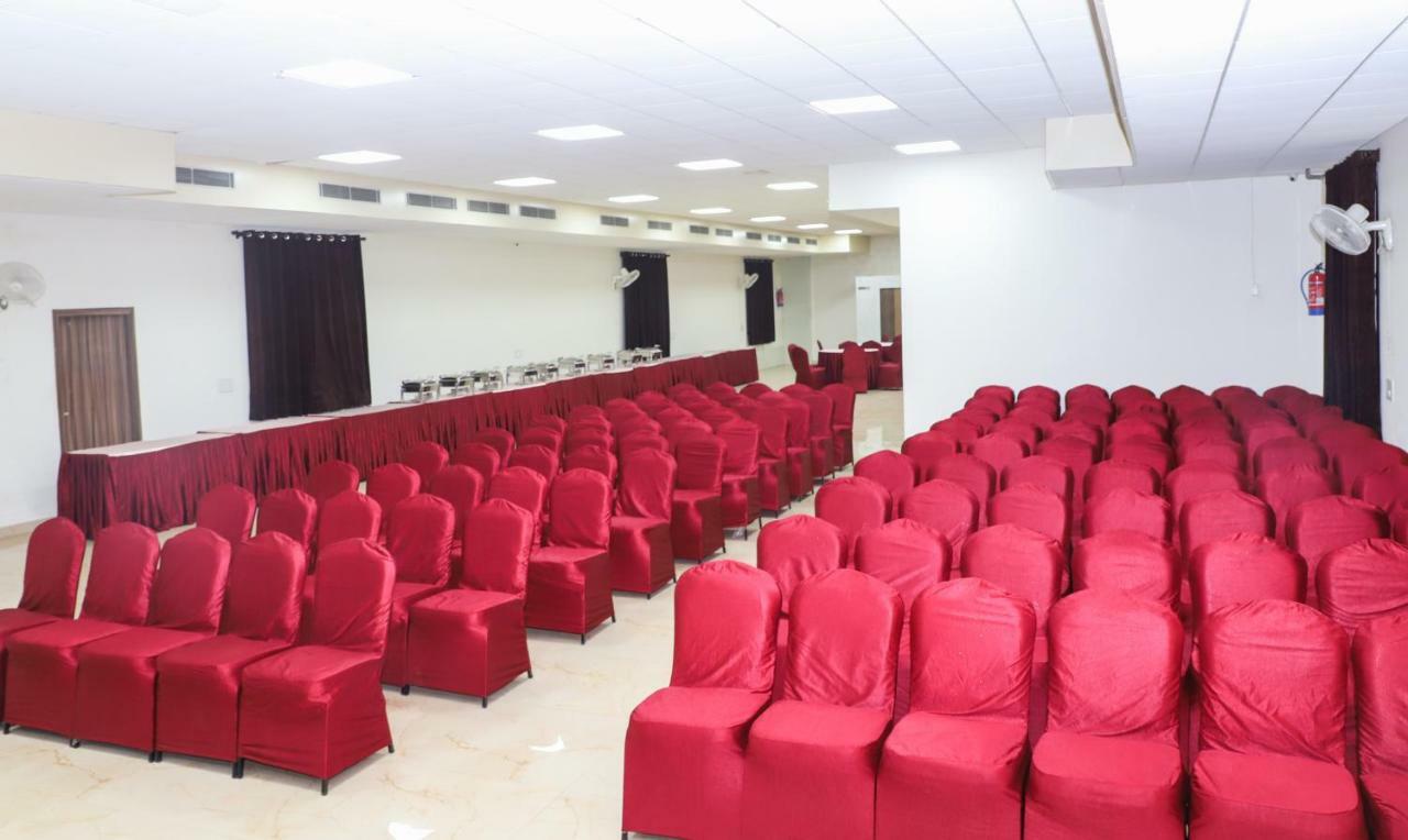 Oyo 10213 Hotel Panache Mathura Dış mekan fotoğraf