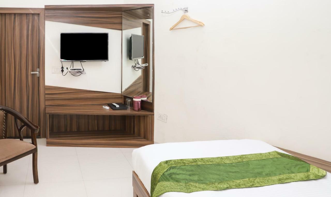 Oyo 10213 Hotel Panache Mathura Dış mekan fotoğraf