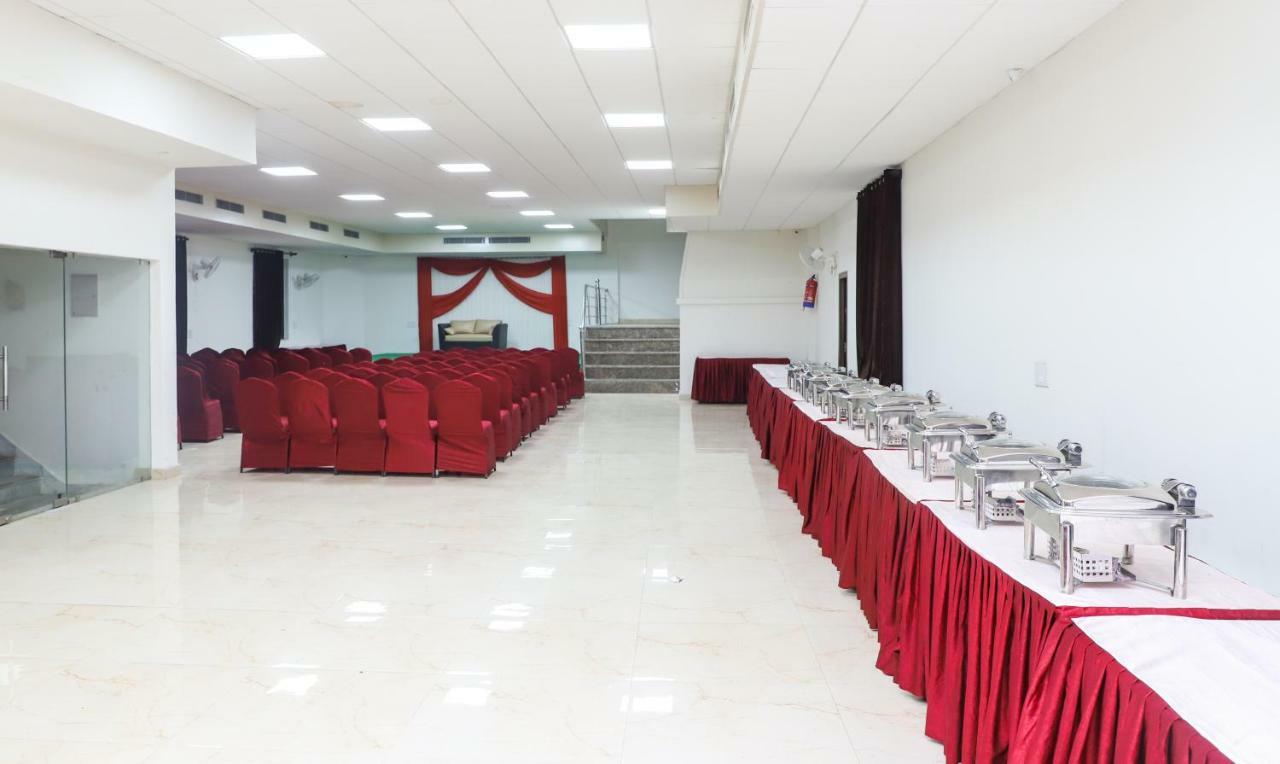 Oyo 10213 Hotel Panache Mathura Dış mekan fotoğraf