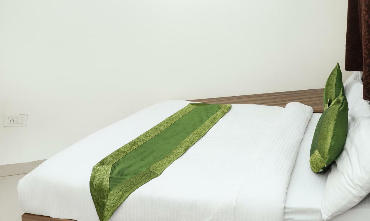 Oyo 10213 Hotel Panache Mathura Dış mekan fotoğraf