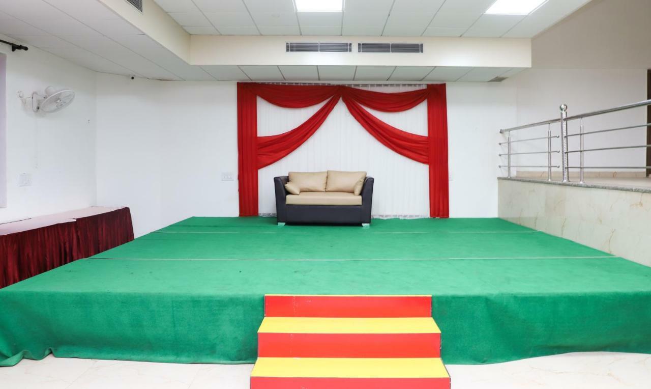 Oyo 10213 Hotel Panache Mathura Dış mekan fotoğraf