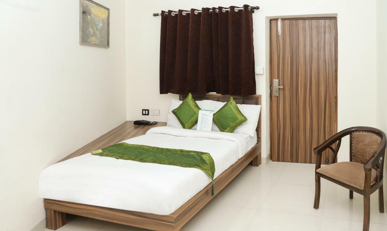 Oyo 10213 Hotel Panache Mathura Dış mekan fotoğraf